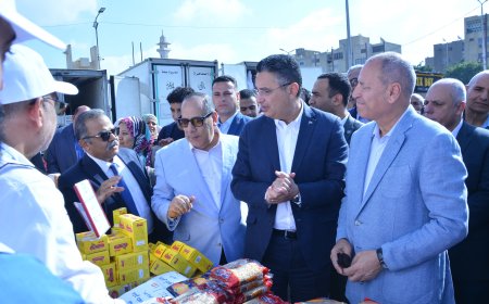 الدكتور شريف فاروق وزير اتموين والتجارة اداخلية يفتتح سوق اليوم الواحد بمدينة نصر بالإنابة ع دولة رئيس مجلس اوزراء