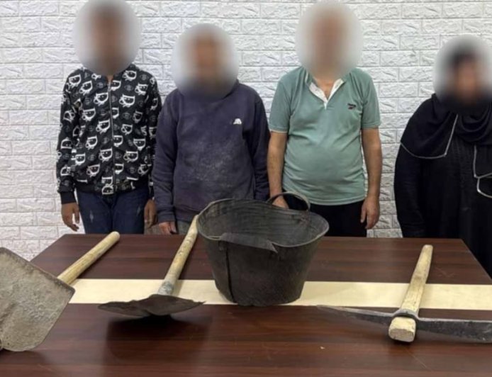 إلقاء القبض على ٤ أشخاص حال قيامهم بالتنقيب عن الآثار بشقه " قسم الخليفة " مديرية امن القاهرة"