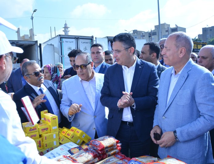 الدكتور شريف فاروق وزير اتموين والتجارة اداخلية يفتتح سوق اليوم الواحد بمدينة نصر بالإنابة ع دولة رئيس مجلس اوزراء