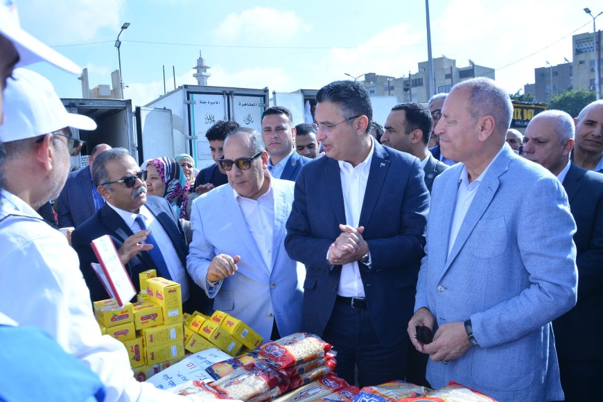 الدكتور شريف فاروق وزير اتموين والتجارة اداخلية يفتتح سوق اليوم الواحد بمدينة نصر بالإنابة ع دولة رئيس مجلس اوزراء