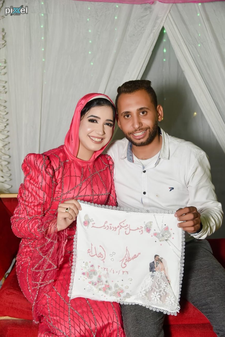 لاستاذ احمد سلما يحتفل بعقد قرأن جله مصطفي وأسرة عمل الجريدة تشارك لفرحه