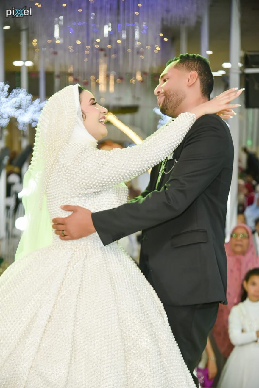 لاستاذ احمد سلما يحتفل بعقد قرأن جله مصطفي وأسرة عمل الجريدة تشارك لفرحه