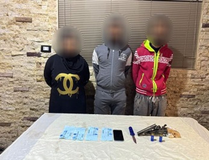 الأجهزة الأمنية بالقاهرة تتمكن من ضبط 3 أشخاص لقيامهم بالتعدى على آخر وإكراهه على توقيع إيصالات أمانة