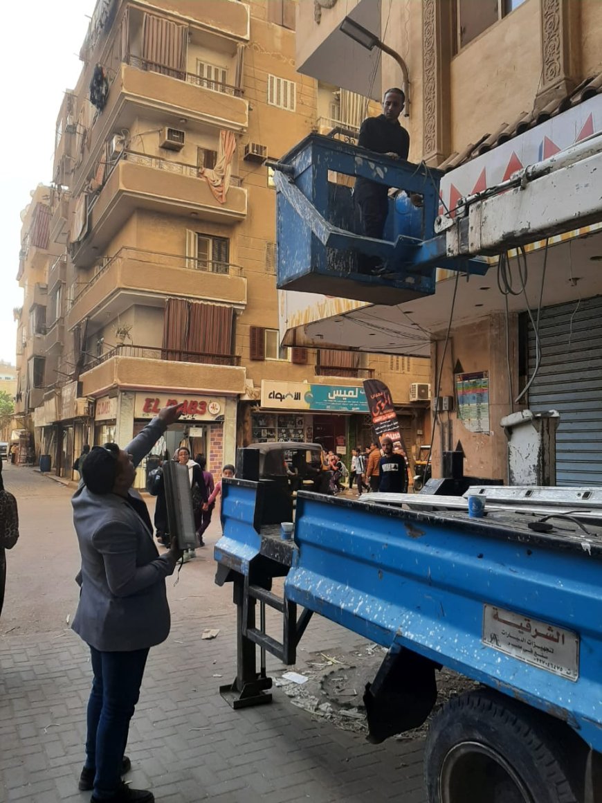 ” رئيس حى المطرية ” يوافق على  طلبات المواطنين لتركيب الانارة.. ودينمو الحى محمد عبدالبيع ينفذ