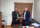الكاتب الصحفى مصطفى  مكى يكرم الدكتور ياسر النراوي  لجهوده المستمرة اتجاه المرضة