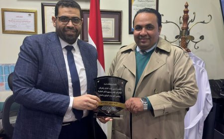 تكريم مدير مستشفى الزيتون التخصصي على جهوه المستمرة اتجاه المرضى