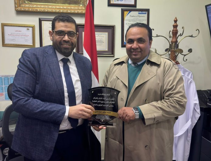 تكريم مدير مستشفى الزيتون التخصصي على جهوه المستمرة اتجاه المرضى