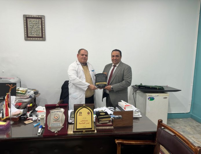 " مصطفى  مكى " يكرم  الطبيب  الإنسان "  الأستاذ الدكتور محمد عيد استشاري الصدر