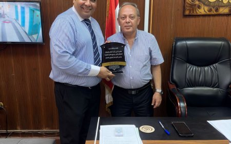 " مصطفى مكى " يكرم  الطبيب  الإنسان " الأستاذ الدكتور وائل الجعار