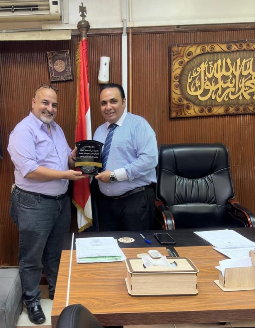 " مصطفى مكى " يكرم  الطبيب  الإنسان " الأستاذ الدكتور وائل الجعار