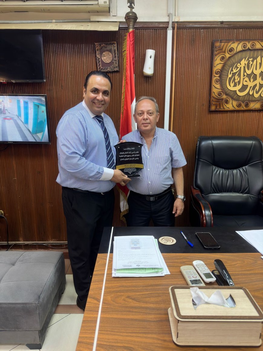 " مصطفى مكى " يكرم  الطبيب  الإنسان " الأستاذ الدكتور وائل الجعار