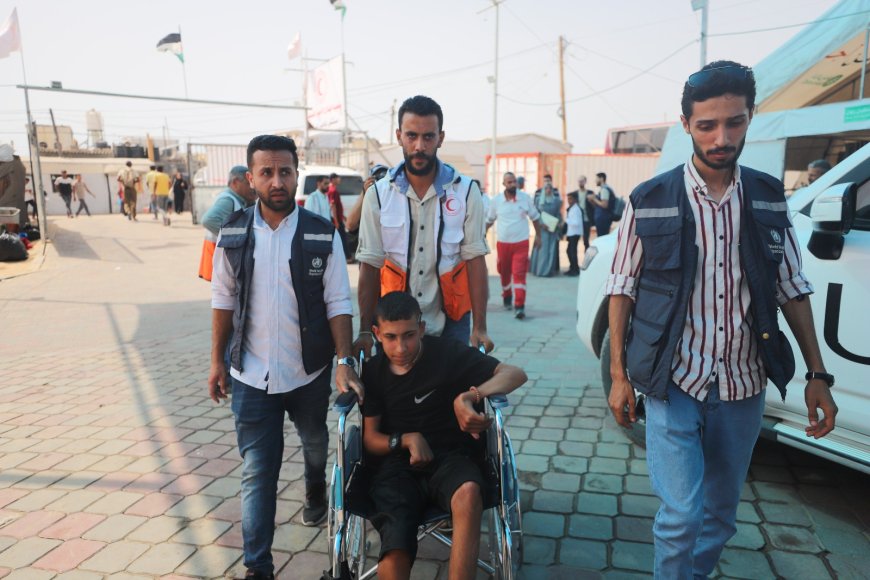 الهلال الأحمر يستضيف 88 مريضًا ومرافقًا ويشارك في إجلائهم إلى الأردن بتنسيق منظمة الصحة العالمية