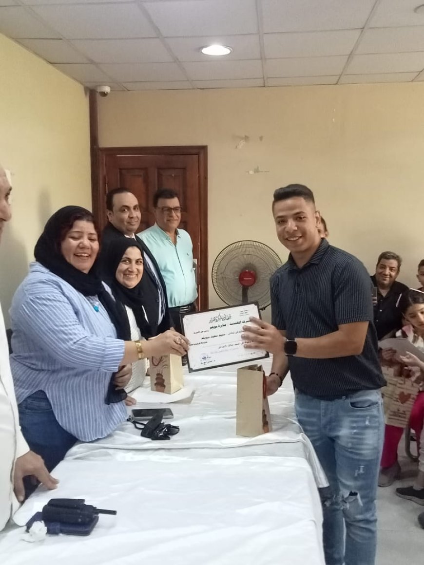 " رئيس حى الاميريه " حفله لتكريم أبناء العاملين الناجحين بجميع الصفوف الدراسيه