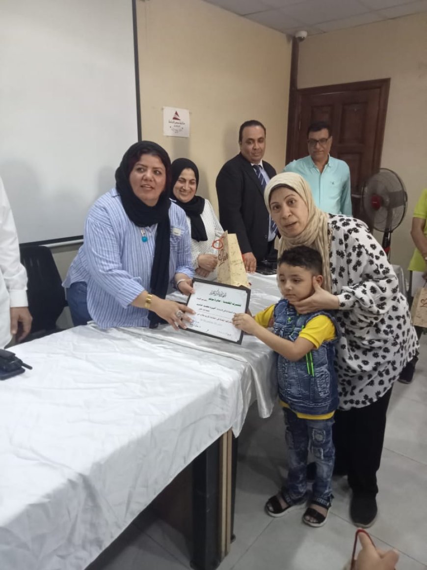 " رئيس حى الاميريه " حفله لتكريم أبناء العاملين الناجحين بجميع الصفوف الدراسيه