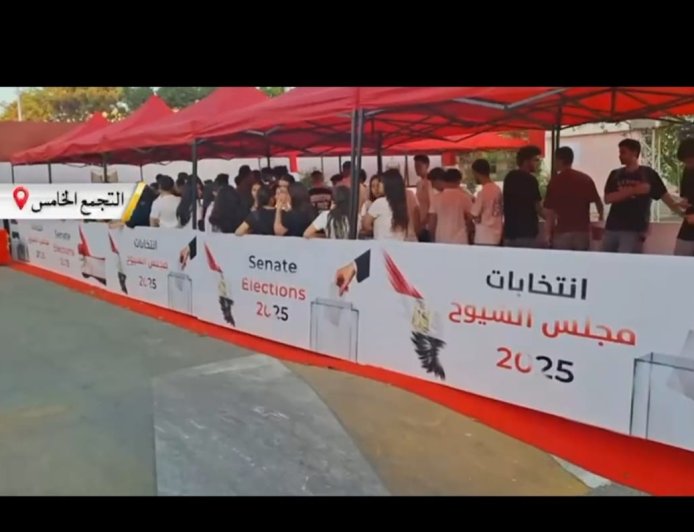 بدء توافد المواطنين امام المقار الانتخابية قبل ساعة من بدء التصويت انتظارا لفتحاللجان بالقاهرة