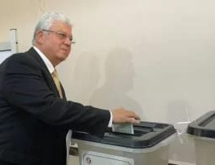 وزير التعليم العالي يدلي بصوته فى انتخابات مجلس الشيوخ بالتجمع الخامس