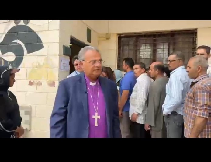 رئيس الطائفة الانجيلية"  يدلى بصوته فى انتخابات مجلس الشيوخ بالنزهة