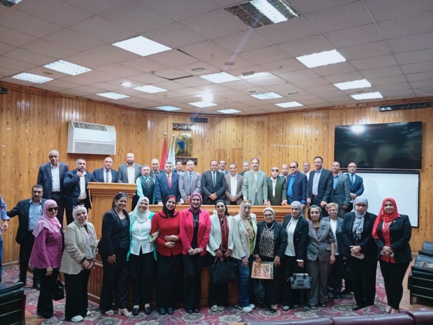 " ممدوح مكى " يستعد بفريق الإتصال السياسى تربيه والتعليم بالعاصمه .  إنتخابات مجلس النواب 2025م