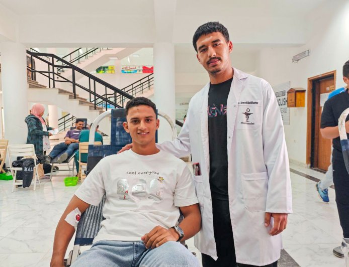 خمسة عشر عامًا من العطاء: كيف قاد الاتحاد المصري لطلاب الصيدلة رحلة التبرع بالدم في مصر؟