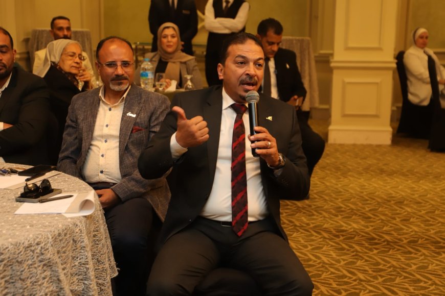 تسليم عقود عمل لذوي همم ..وقافلة طبية للكشف على العمال