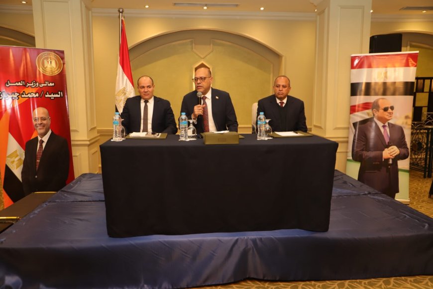 تسليم عقود عمل لذوي همم ..وقافلة طبية للكشف على العمال