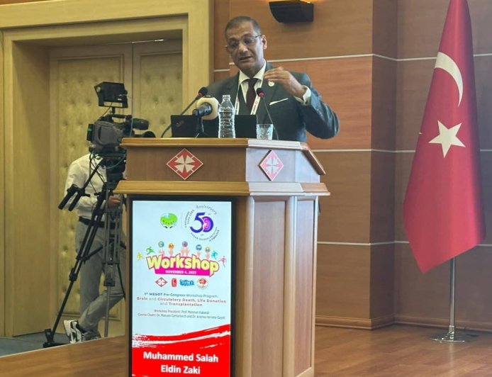 مصطفى مكي يهنئ الدكتور محمد صلاح بانتخابه رئيسًا لجمعية الشرق الأوسط لزراعة الأعضاء