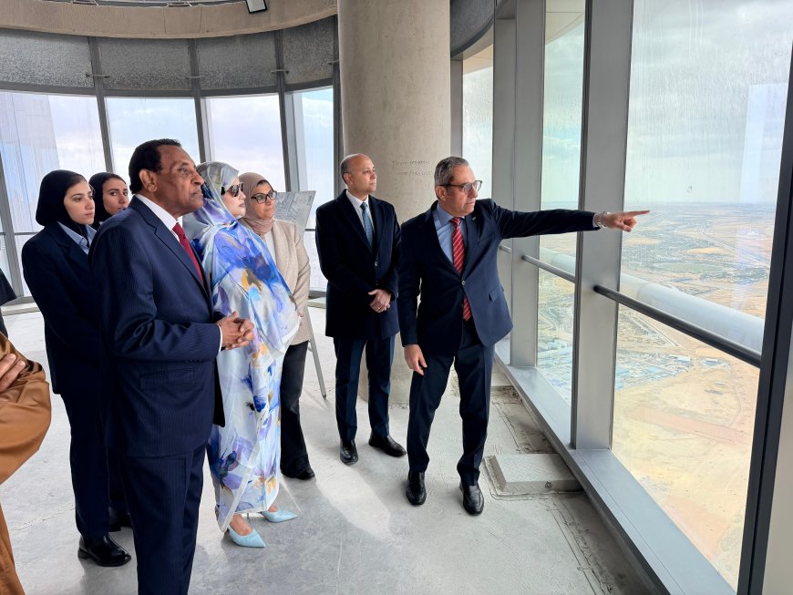 كامل إدريس: نتطلع للاستفادة من التجربة المصرية في إنشاء المدن الجديدة