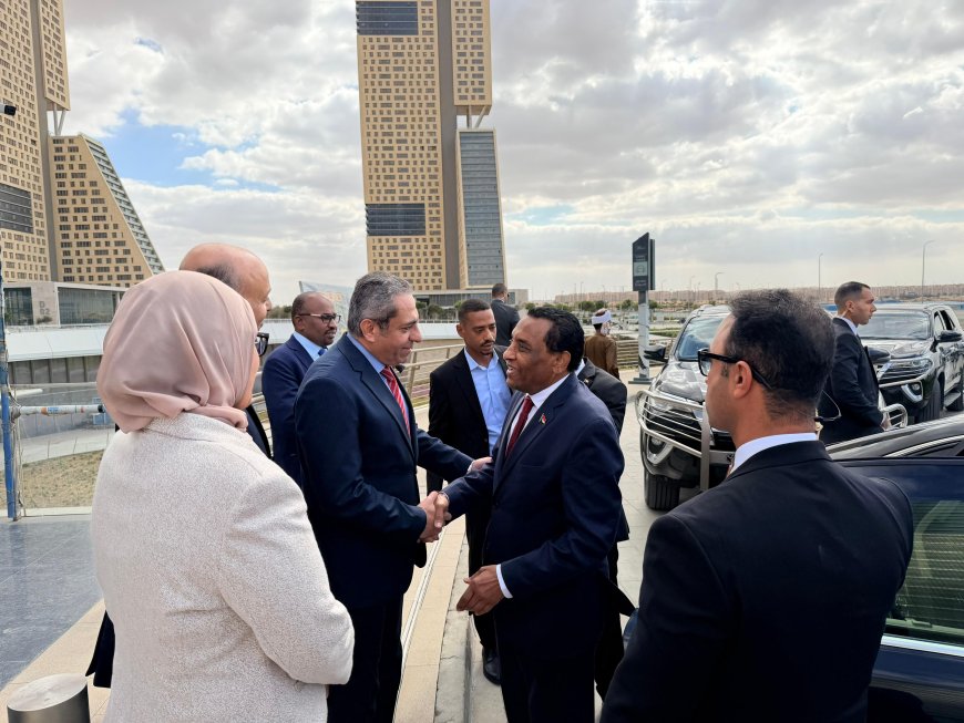 كامل إدريس: نتطلع للاستفادة من التجربة المصرية في إنشاء المدن الجديدة