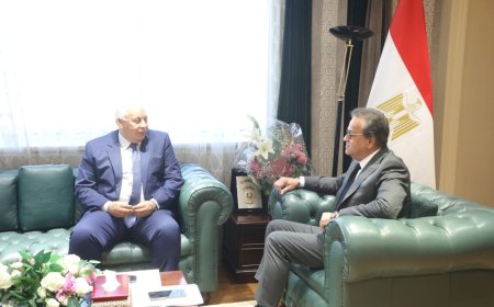 وزير الصحة يستقبل محافظ مطروح لمتابعة الاستعدادات لإدراج المحافظة ضمن منظومة التأمين الصحي الشامل بالمرحلة الثانية