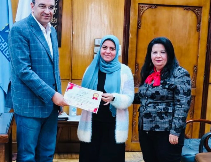 رئيس قطاع صحة القاهرة يكرّم مديري بنوك الدم المتميزين تقديرًا لكفاءتهم وسرعة استجابتهم للطوارئ