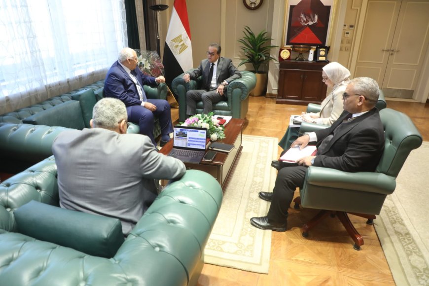 وزير الصحة يستقبل محافظ مطروح لمتابعة الاستعدادات لإدراج المحافظة ضمن منظومة التأمين الصحي الشامل بالمرحلة الثانية