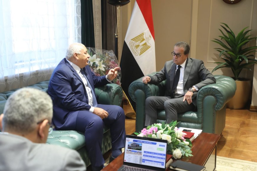 وزير الصحة يستقبل محافظ مطروح لمتابعة الاستعدادات لإدراج المحافظة ضمن منظومة التأمين الصحي الشامل بالمرحلة الثانية