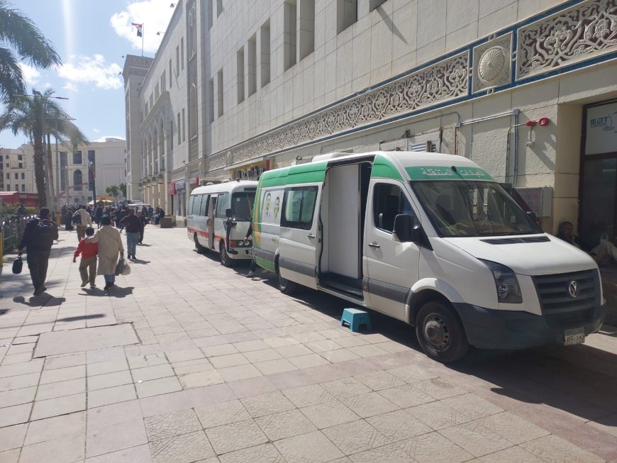 القوافل الطبية تقدم ١٢٥٢ خدمة صحية مجانية بمحطة سكك حديد مصر وحديقة الأزهر خلال أيام عيد الفطر المبارك