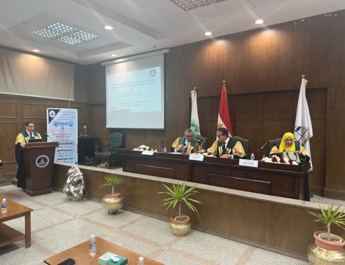 شهدت جامعة عين شمس اليوم مناقشة رسالة الدكتوراه المهنية (DBA) المقدمة من: الأستاذ الدكتور حلمي أحمد أحمد عبدالرحمن