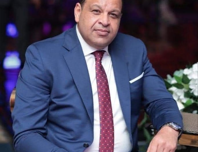 الصحفي والإعلامي مصطفى مكي يهنئ المقدم أحمد أبو سنة بتجديد الثقة رئيسًا لمباحث قسم الساحل
