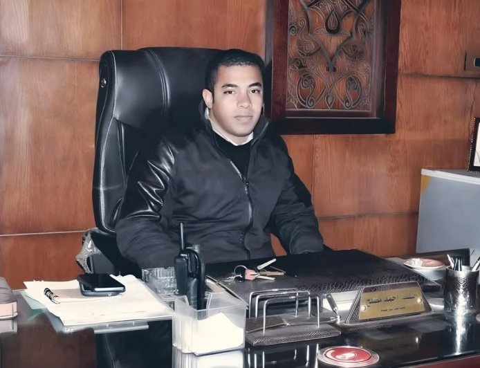 الصحفي والإعلامي مصطفى مكي يهنئ المقدم أحمد مصلح بتجديد الثقة رئيسًا لمباحث قسم السلام أول