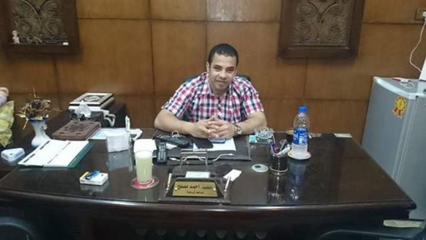 الصحفي والإعلامي مصطفى مكي يهنئ المقدم أحمد مصلح بتجديد الثقة رئيسًا لمباحث قسم السلام أول