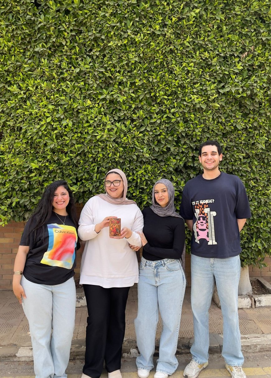 طلاب أداب اسباني جامعة القاهرة يقدمون فكرة جديدة لمشروع التخرج "لعبة بثلاثة لغات " " تفاصيل "