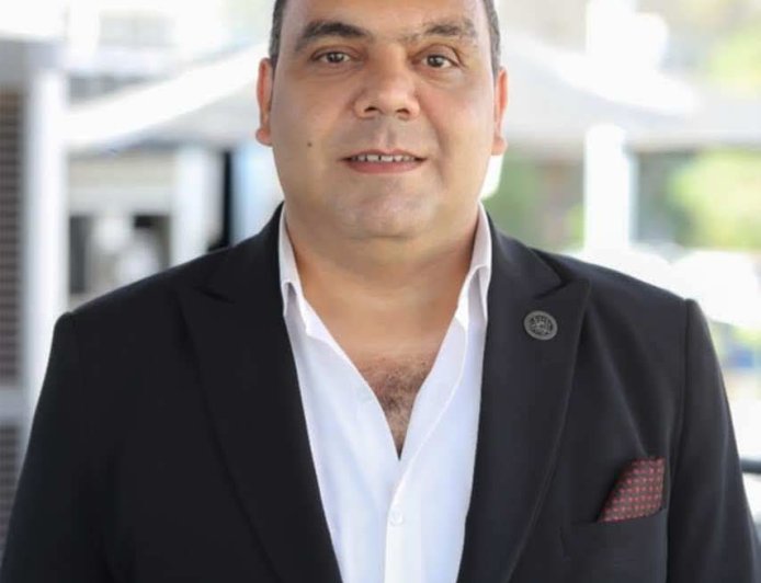 رئيس حى الساحل يضرب بيد من حديد ويزيل سوق محمد يوسف بعد حالة من الشلل المرورى " صور "