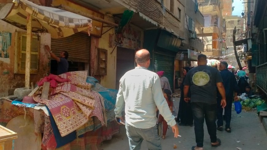 رئيس حى الساحل يضرب بيد من حديد ويزيل سوق محمد يوسف بعد حالة من الشلل المرورى " صور "