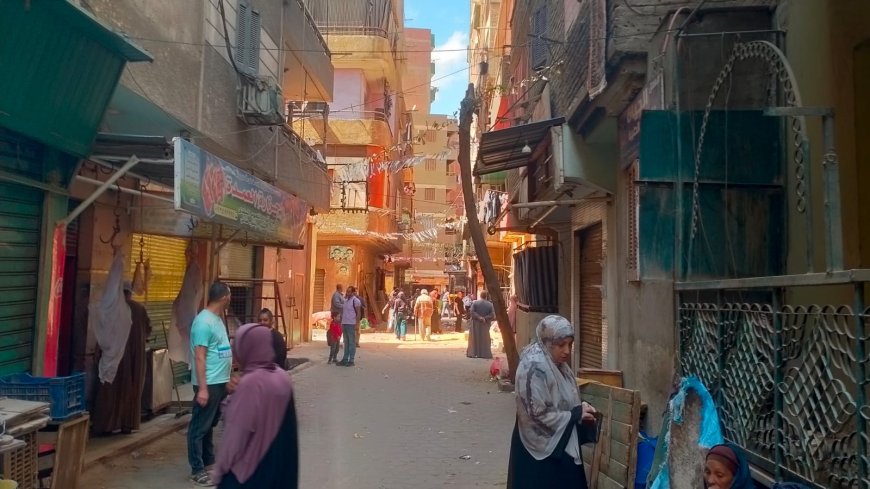 رئيس حى الساحل يضرب بيد من حديد ويزيل سوق محمد يوسف بعد حالة من الشلل المرورى " صور "