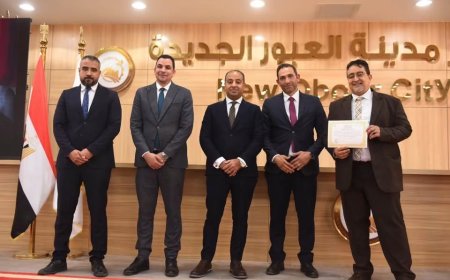 الدكتور أحمد عمارة يعقد اجتماعًا موسعًا بالإدارات العقارية والقانونية والتقنين بمدينة العبور الجديدة.. ويؤكد على دفع الاستثمار ومتابعة تنفيذ حزمة التيسيرات الجديدة