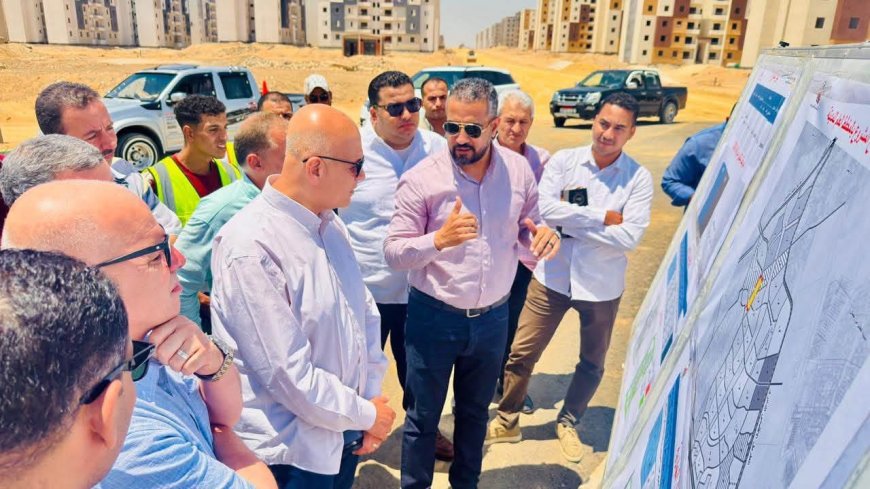 نائب وزيرة الإسكان للمرافق ونائب رئيس الهيئة لقطاع المرافق في زيارة تققدية لمشروعات البنية التحتية بمدينة العبور الجديدة