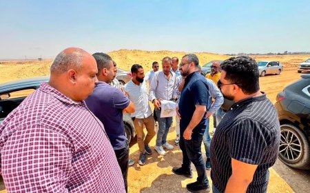 المهندس محمود مراد يتابع تقدم أعمال الطرق وشبكات الكهرباء بالأراضي المضافة بمنطقة الأمل سابقا