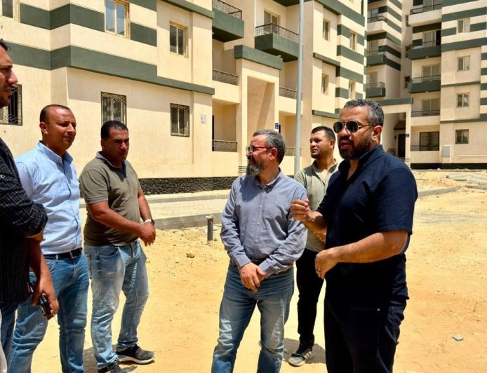رئيس جهاز العبور الجديدة يتابع أعمال الطرق والكهرباء والإتصالات بعمارات المبادرة الرئاسية سكن كل المصريين