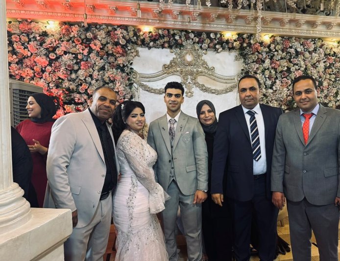 برقية تهنئة من عائلات آل مكي وآل طه وآل محمد مصطفى إلى العروسين بسنت بلال طه وباسم محمد مصطفى.. فرحة تجمع العائلات وتُتوِّج حكاية الأخلاق والأصول