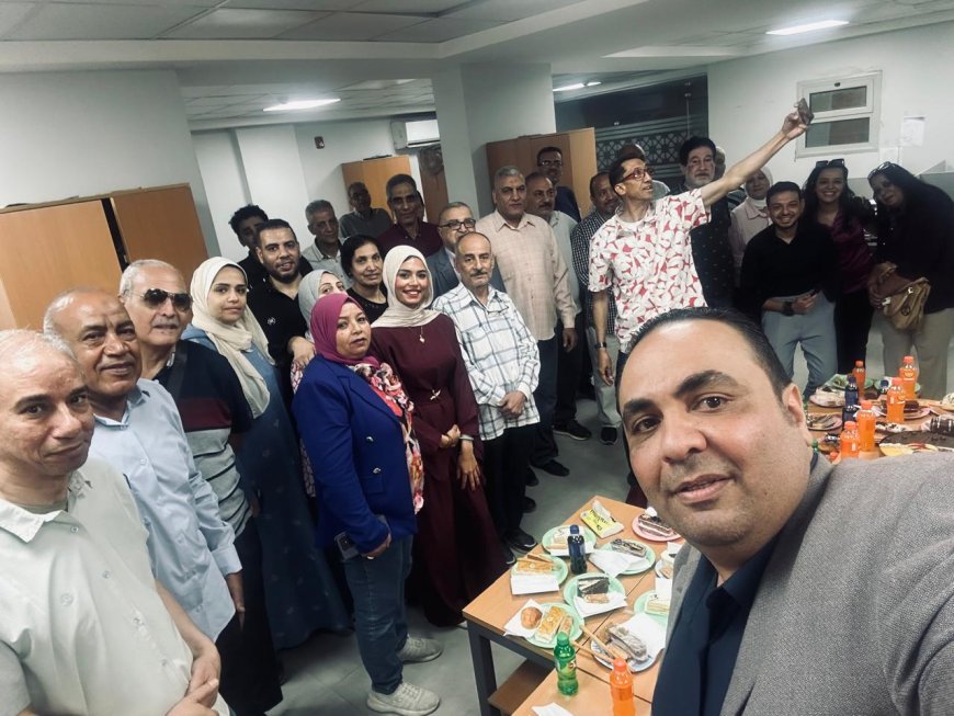 ثورة حب ووفاء في تأمينات المطرية بالقاهرة.. أسرة العمل تحتفل بالأستاذ أشرف محروس لبلوغه سن الشباب وسط أجواء إنسانية استثنائية